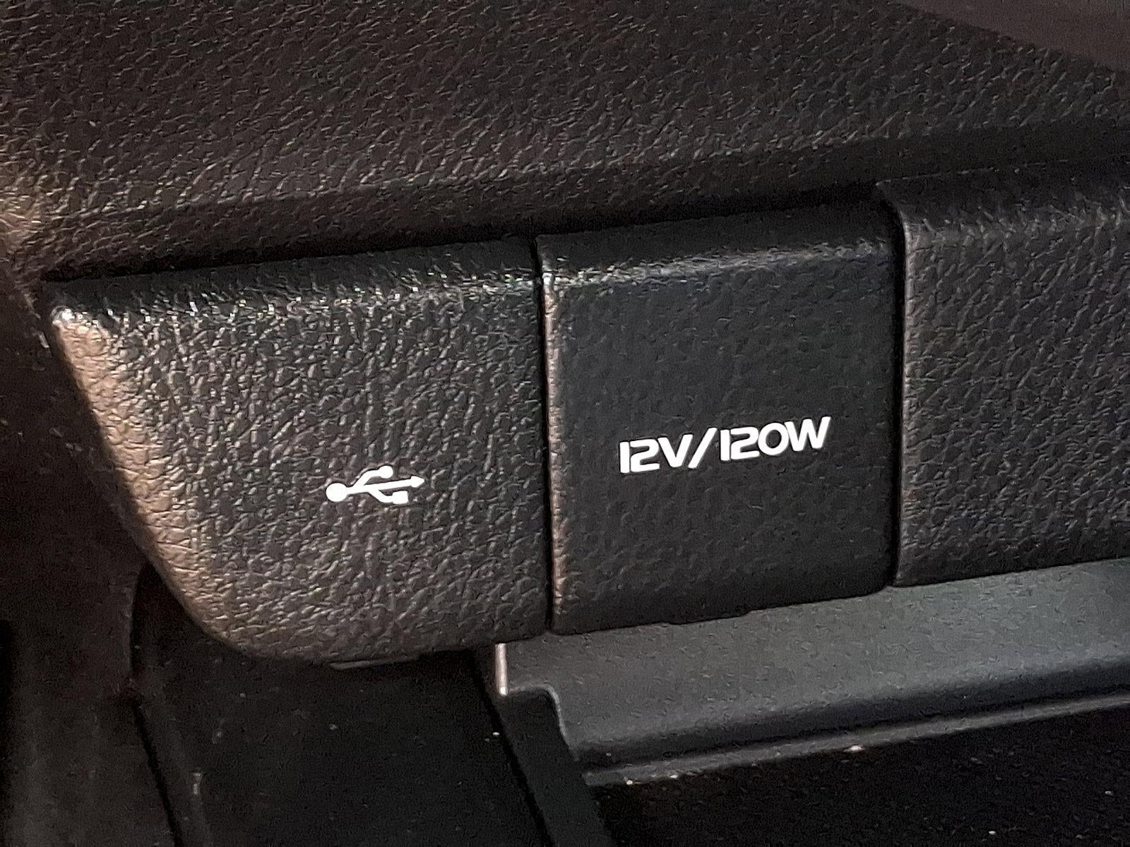2020 Toyota Camry SE Auto AWD (Natl)