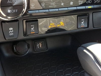 2025 Toyota RAV4 Hybrid XLE AWD (Natl)