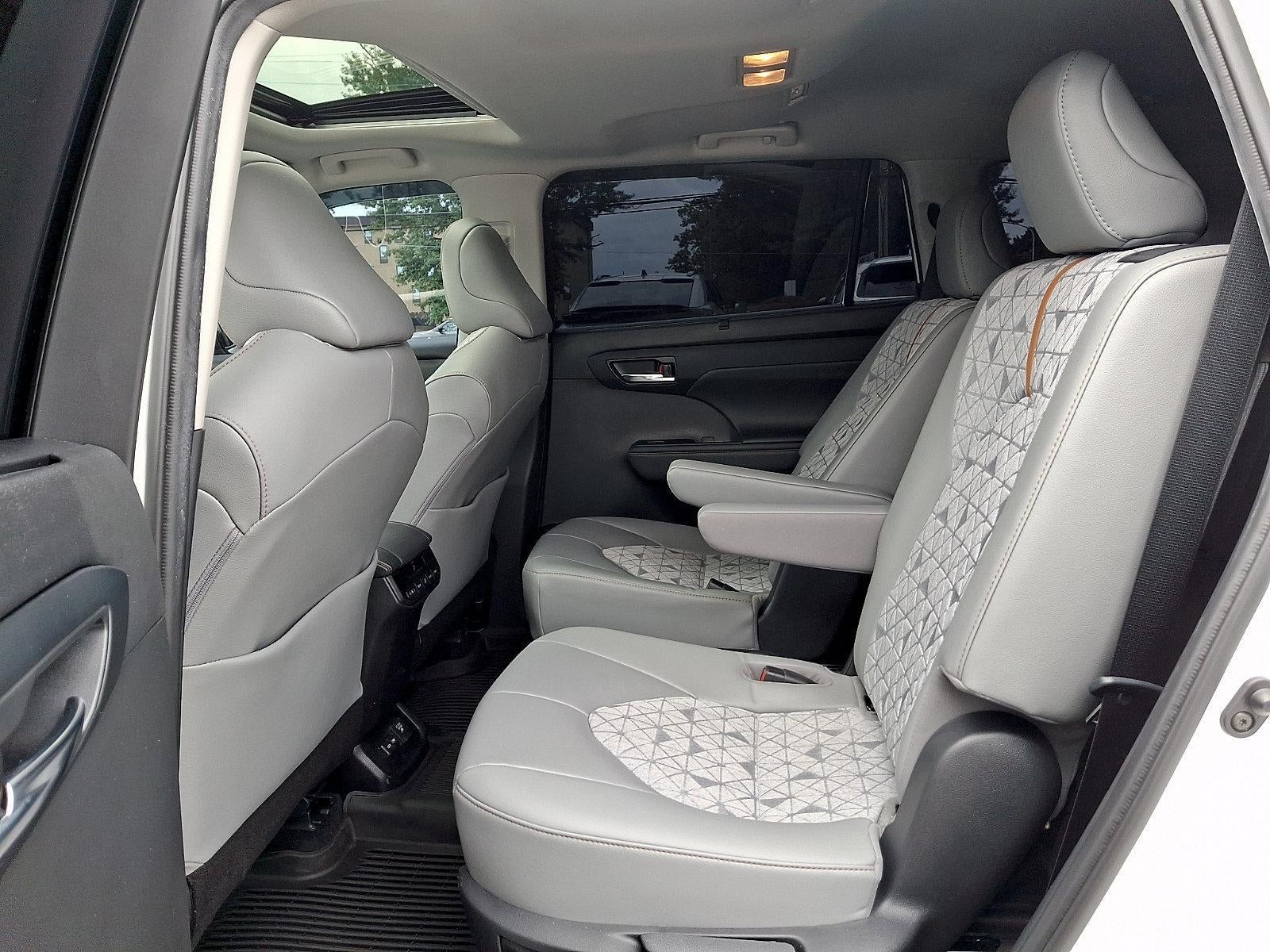 2022 Toyota Highlander Hybrid Bronze Edition AWD (Natl)