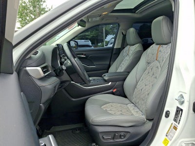 2022 Toyota Highlander Hybrid Bronze Edition AWD (Natl)