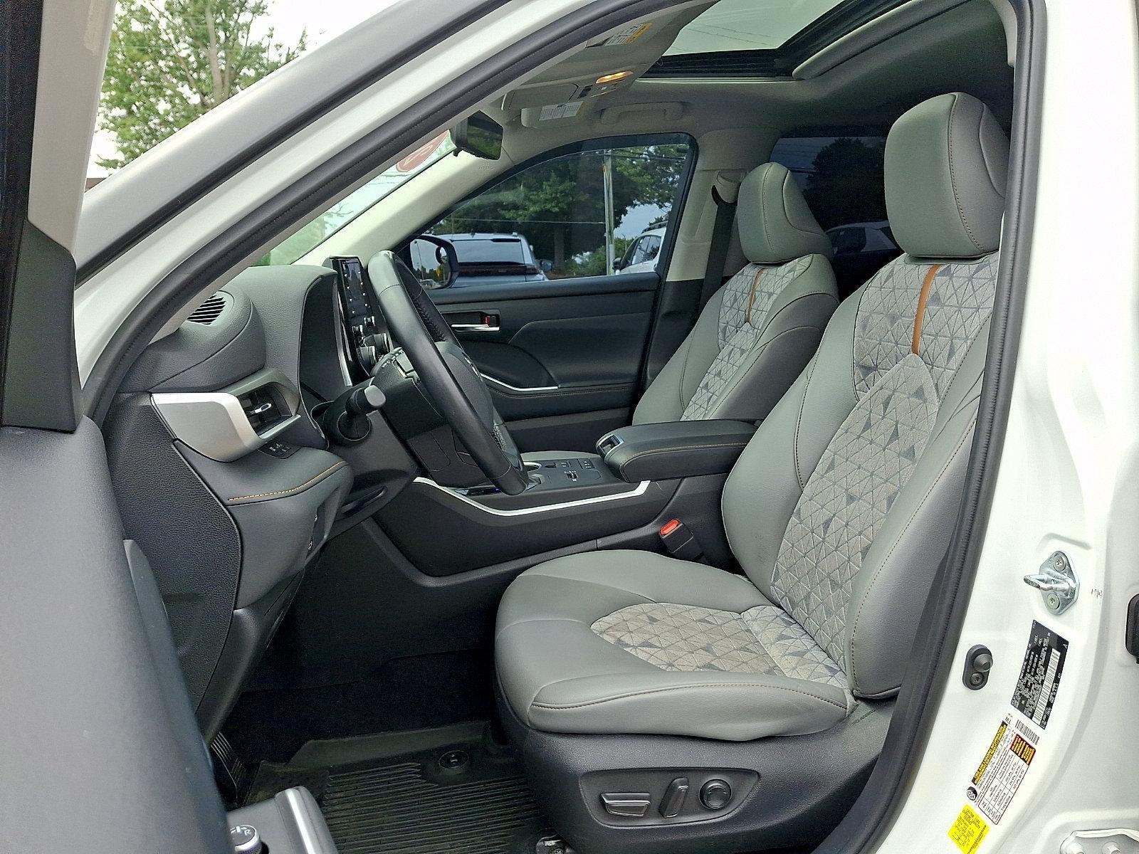 2022 Toyota Highlander Hybrid Bronze Edition AWD (Natl)