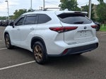 2022 Toyota Highlander Hybrid Bronze Edition AWD (Natl)