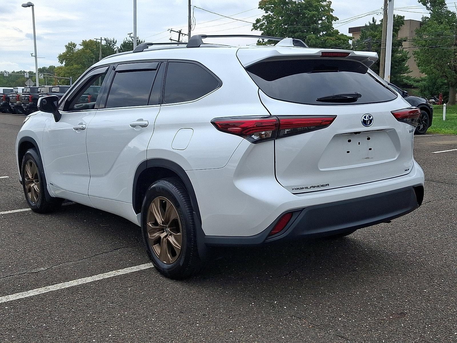 2022 Toyota Highlander Hybrid Bronze Edition AWD (Natl)