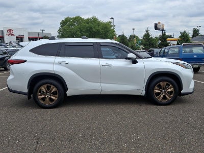 2022 Toyota Highlander Hybrid Bronze Edition AWD (Natl)