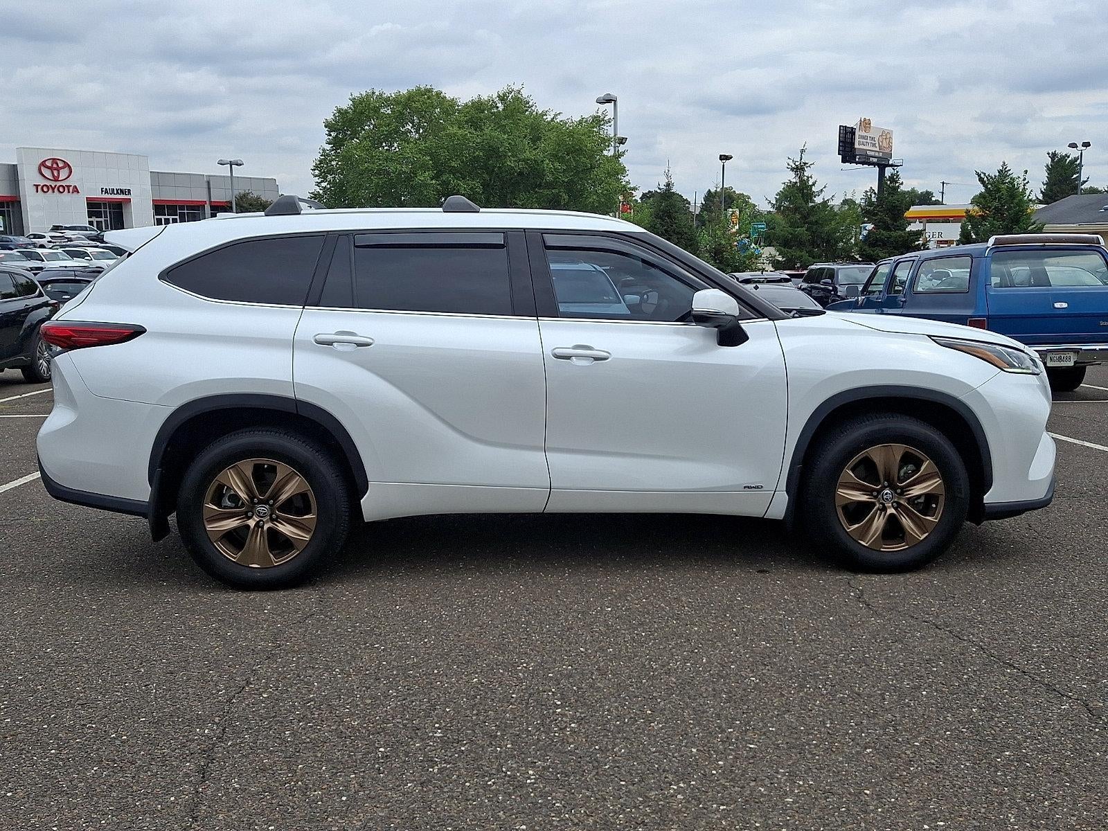 2022 Toyota Highlander Hybrid Bronze Edition AWD (Natl)