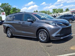 2023 Toyota Sienna LE FWD 8-Passenger (Natl)