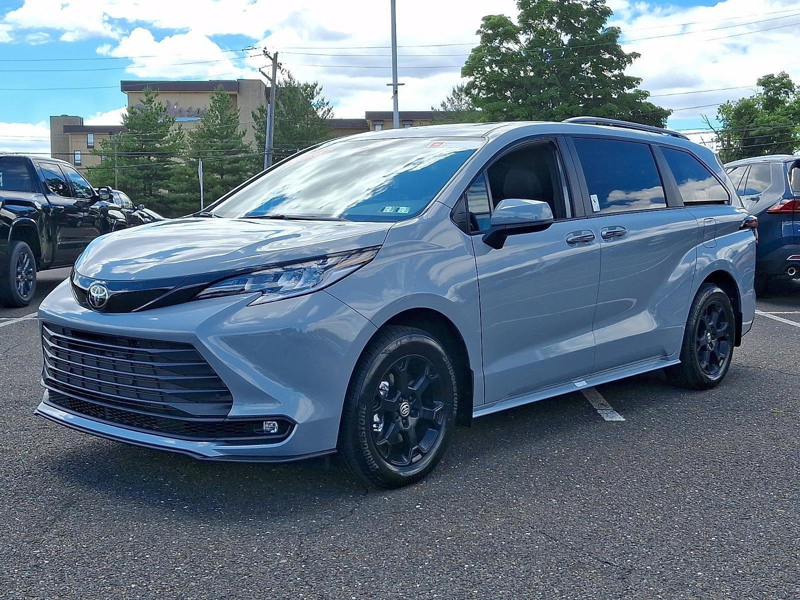 2026 Toyota Sienna Woodland Edition AWD 7-Passenger (Natl)