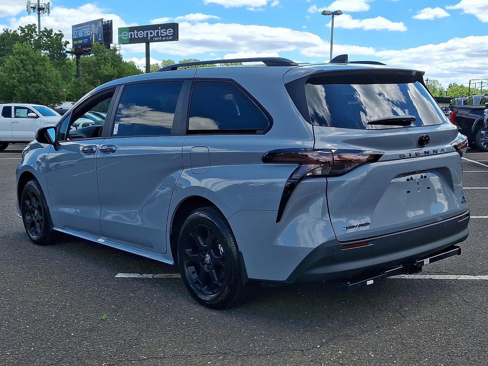 2026 Toyota Sienna Woodland Edition AWD 7-Passenger (Natl)