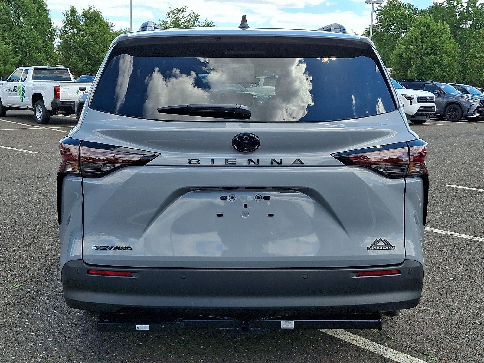 2026 Toyota Sienna Woodland Edition AWD 7-Passenger (Natl)