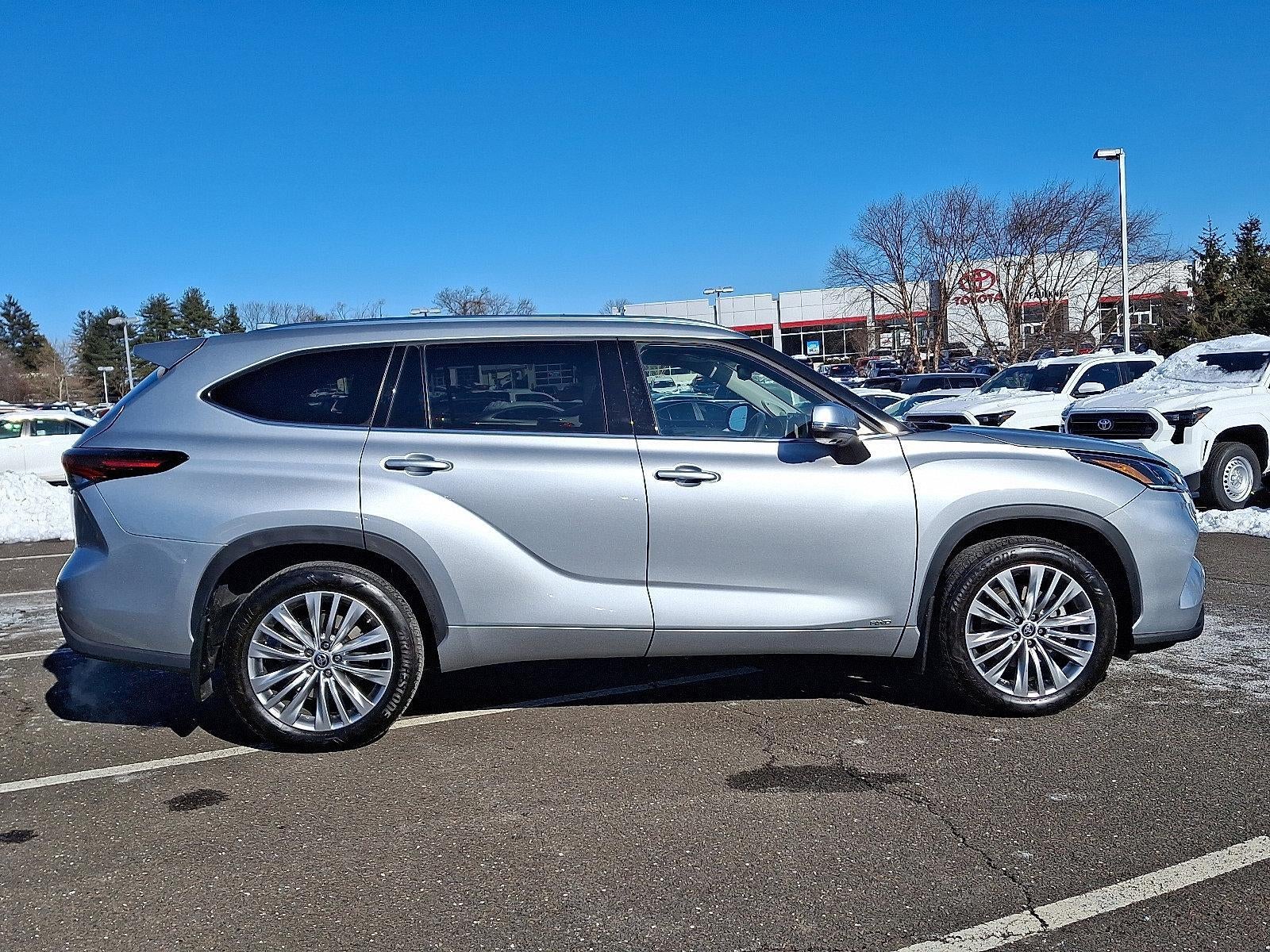 2024 Toyota Highlander Hybrid Platinum AWD (Natl)