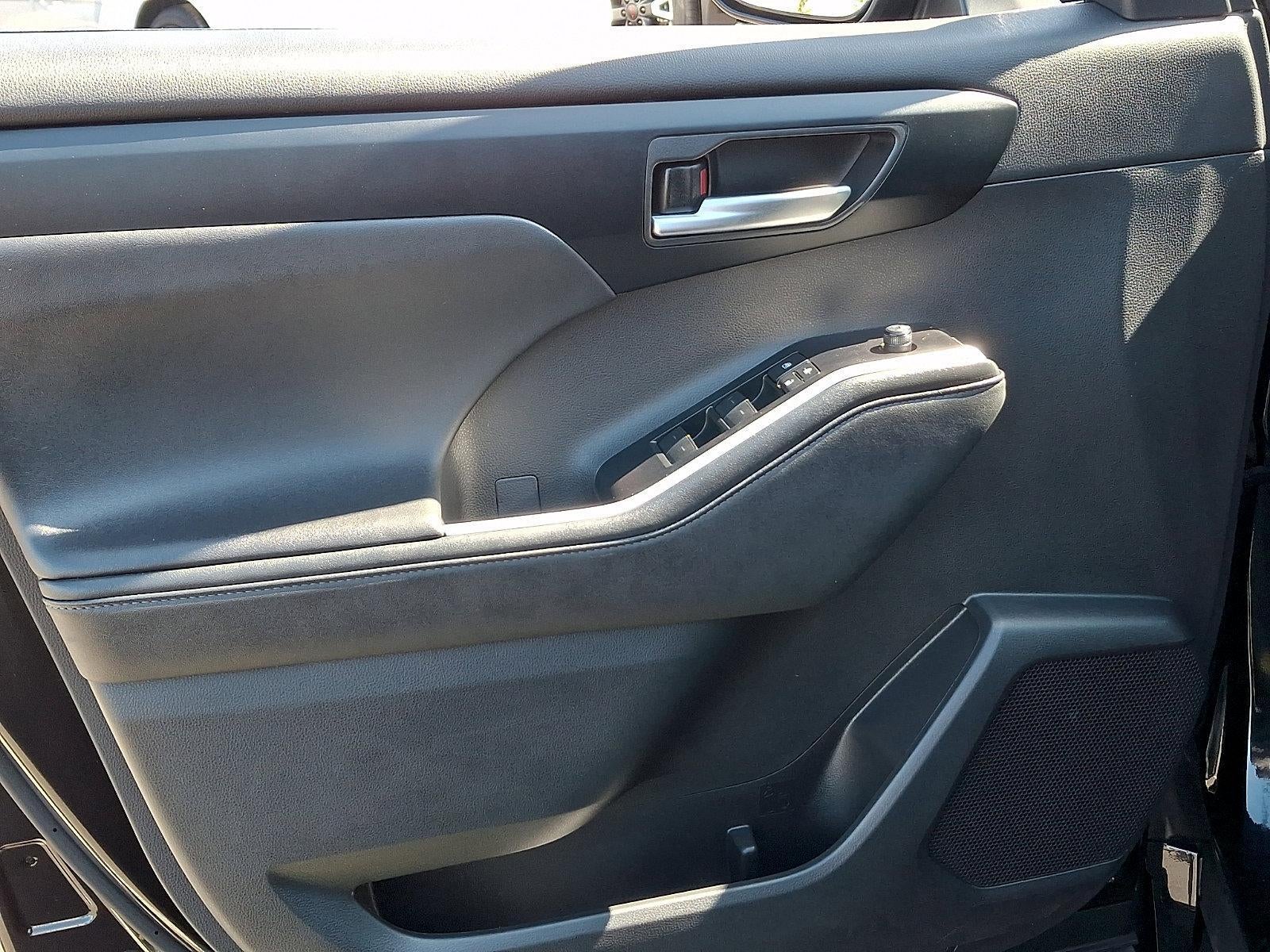 2025 Toyota Highlander XLE AWD (Natl)