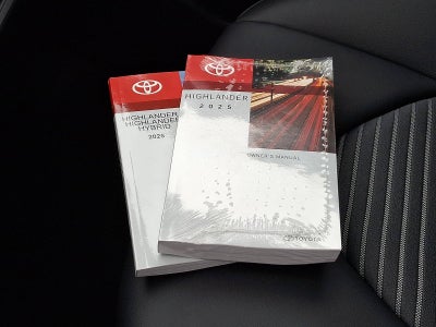 2025 Toyota Highlander XSE AWD (Natl)