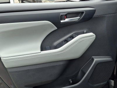 2025 Toyota Highlander XLE AWD (Natl)