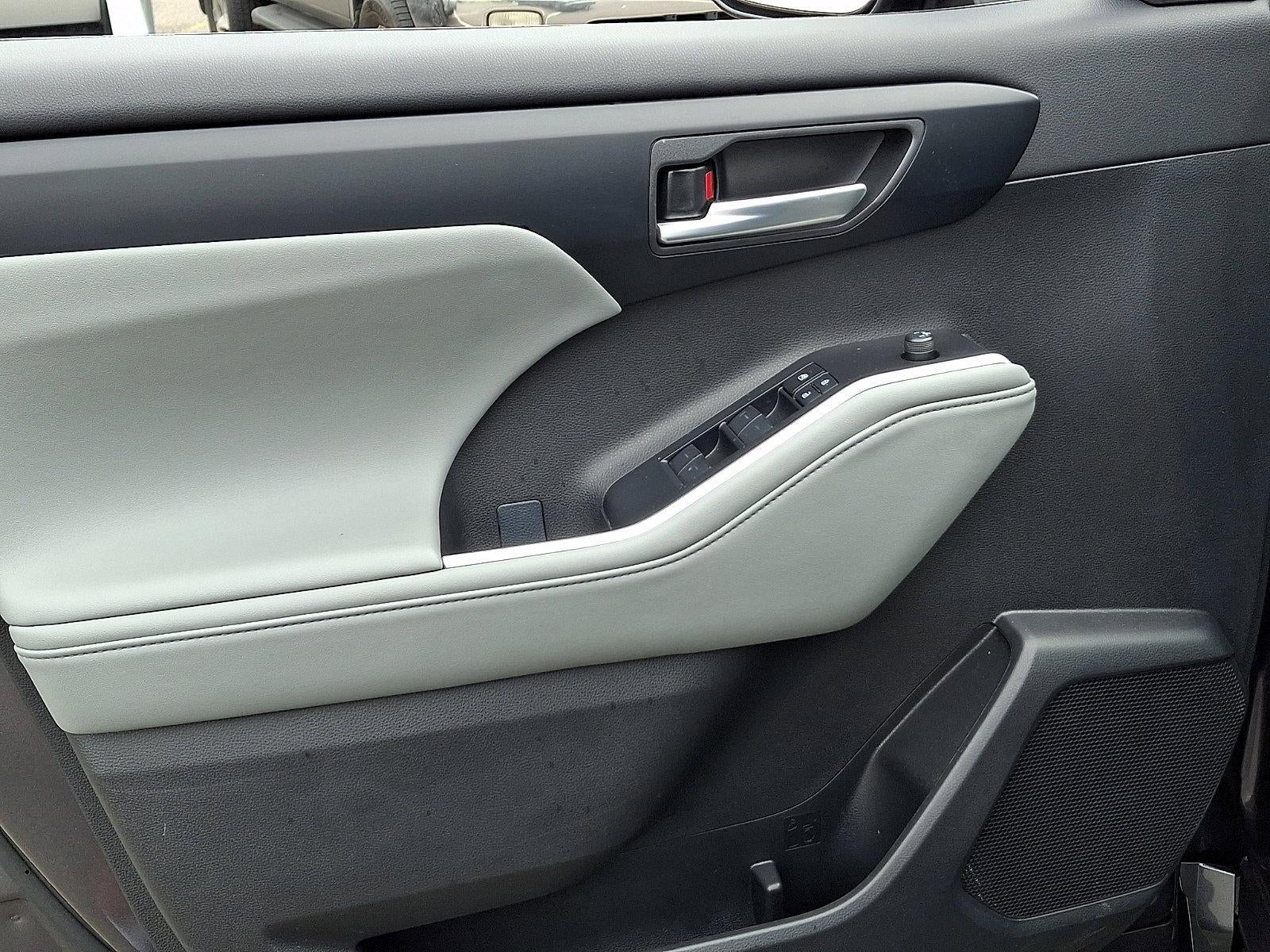 2025 Toyota Highlander XLE AWD (Natl)