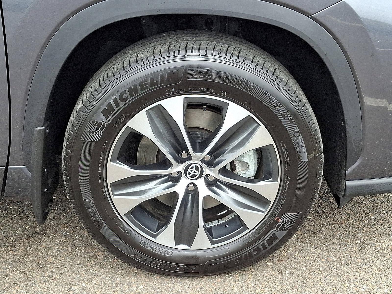 2025 Toyota Highlander XLE AWD (Natl)