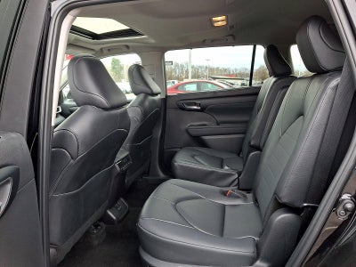 2025 Toyota Highlander XLE AWD (Natl)