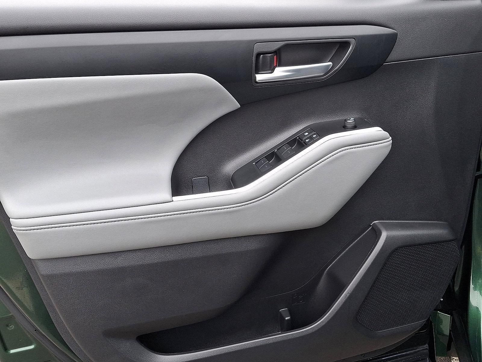 2025 Toyota Highlander XLE AWD (Natl)