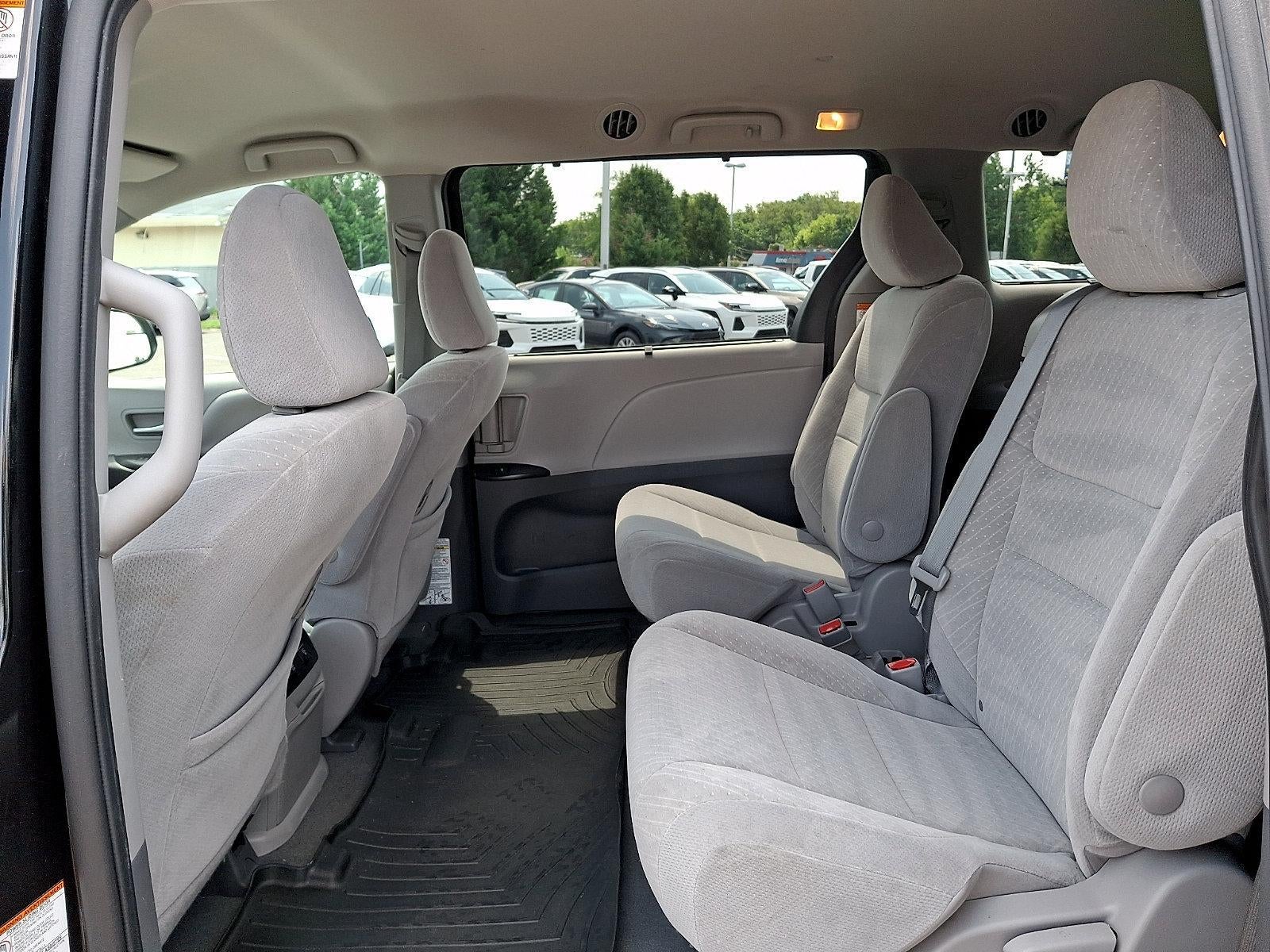 2020 Toyota Sienna LE FWD 8-Passenger (Natl)