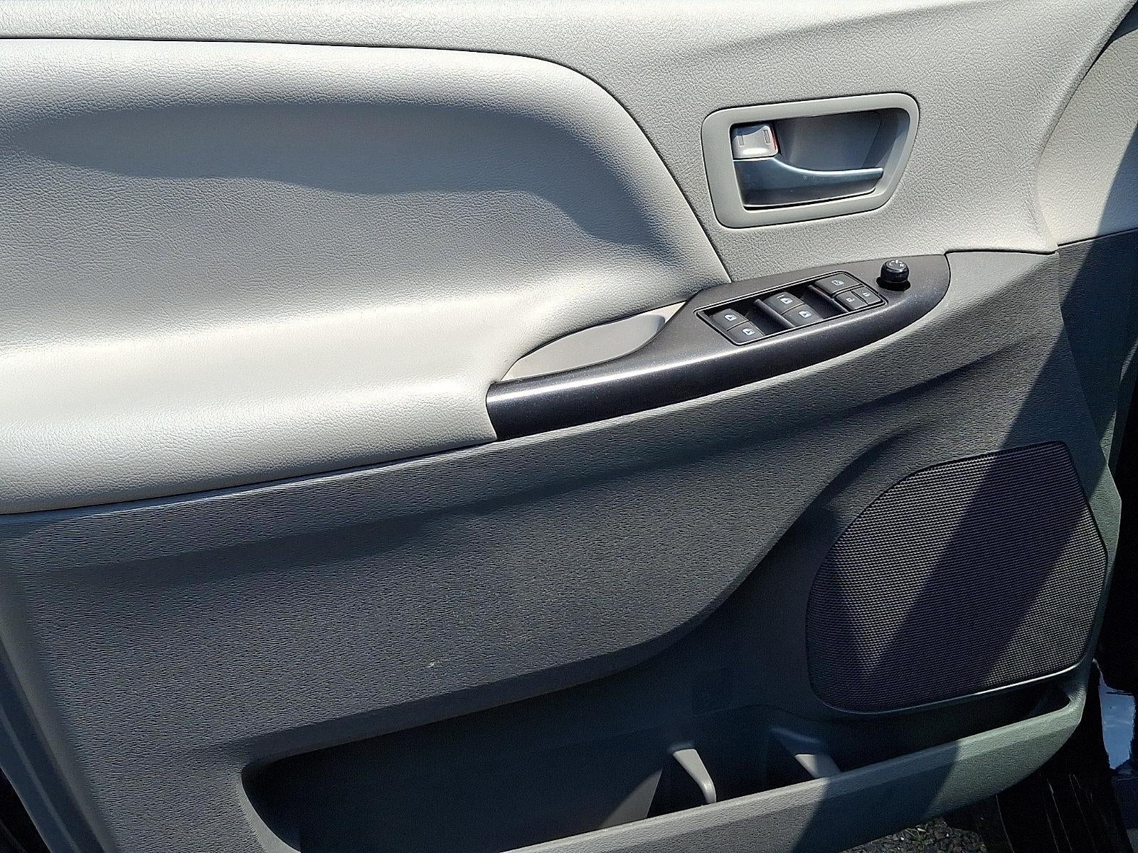 2020 Toyota Sienna LE FWD 8-Passenger (Natl)