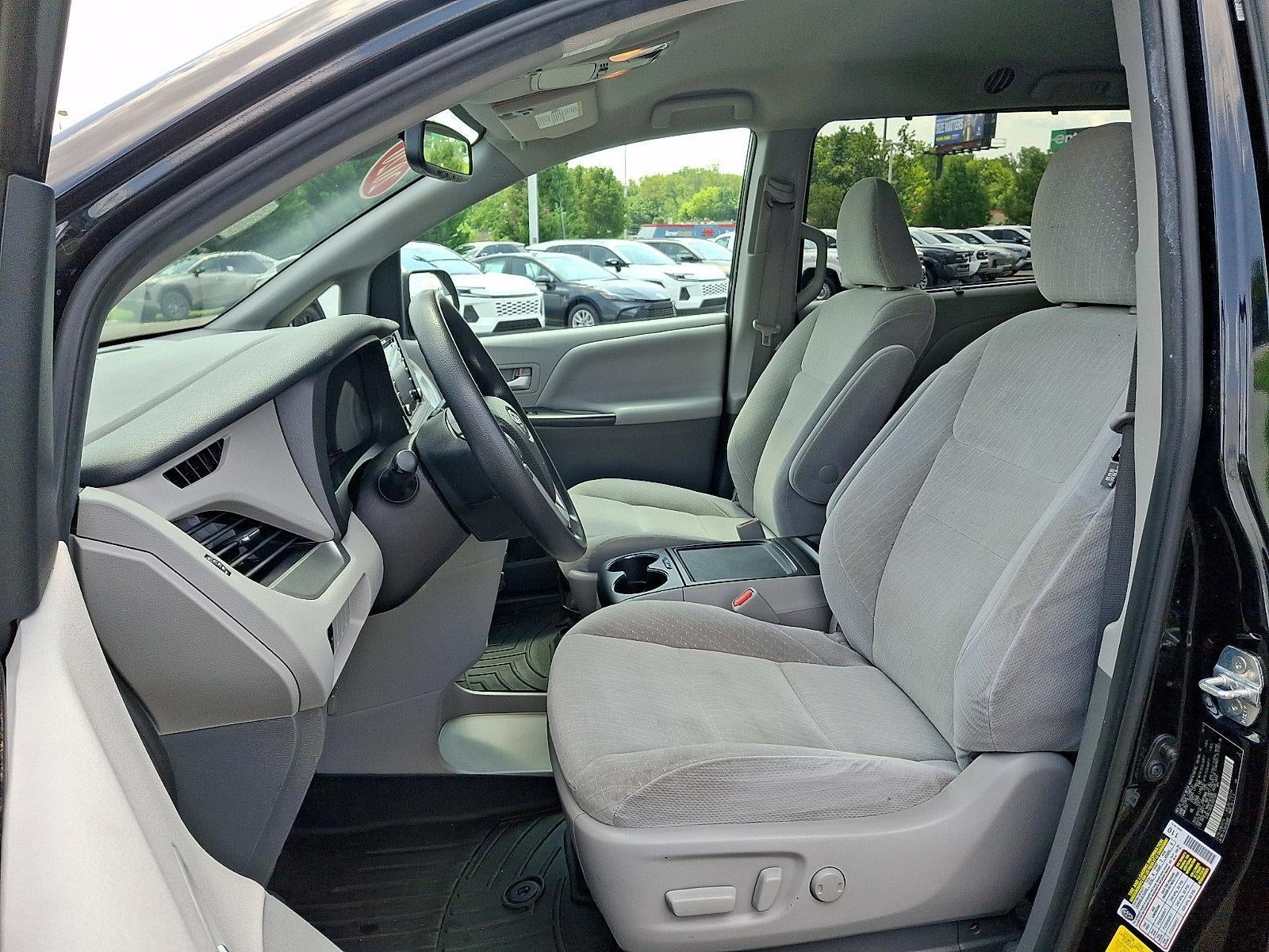 2020 Toyota Sienna LE FWD 8-Passenger (Natl)
