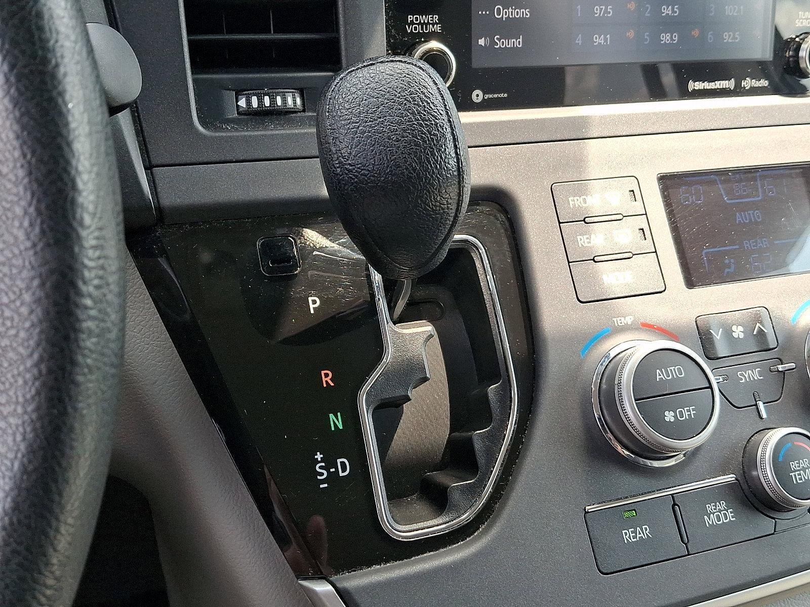 2020 Toyota Sienna LE FWD 8-Passenger (Natl)
