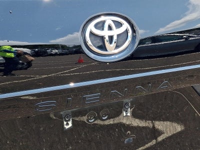 2020 Toyota Sienna LE FWD 8-Passenger (Natl)