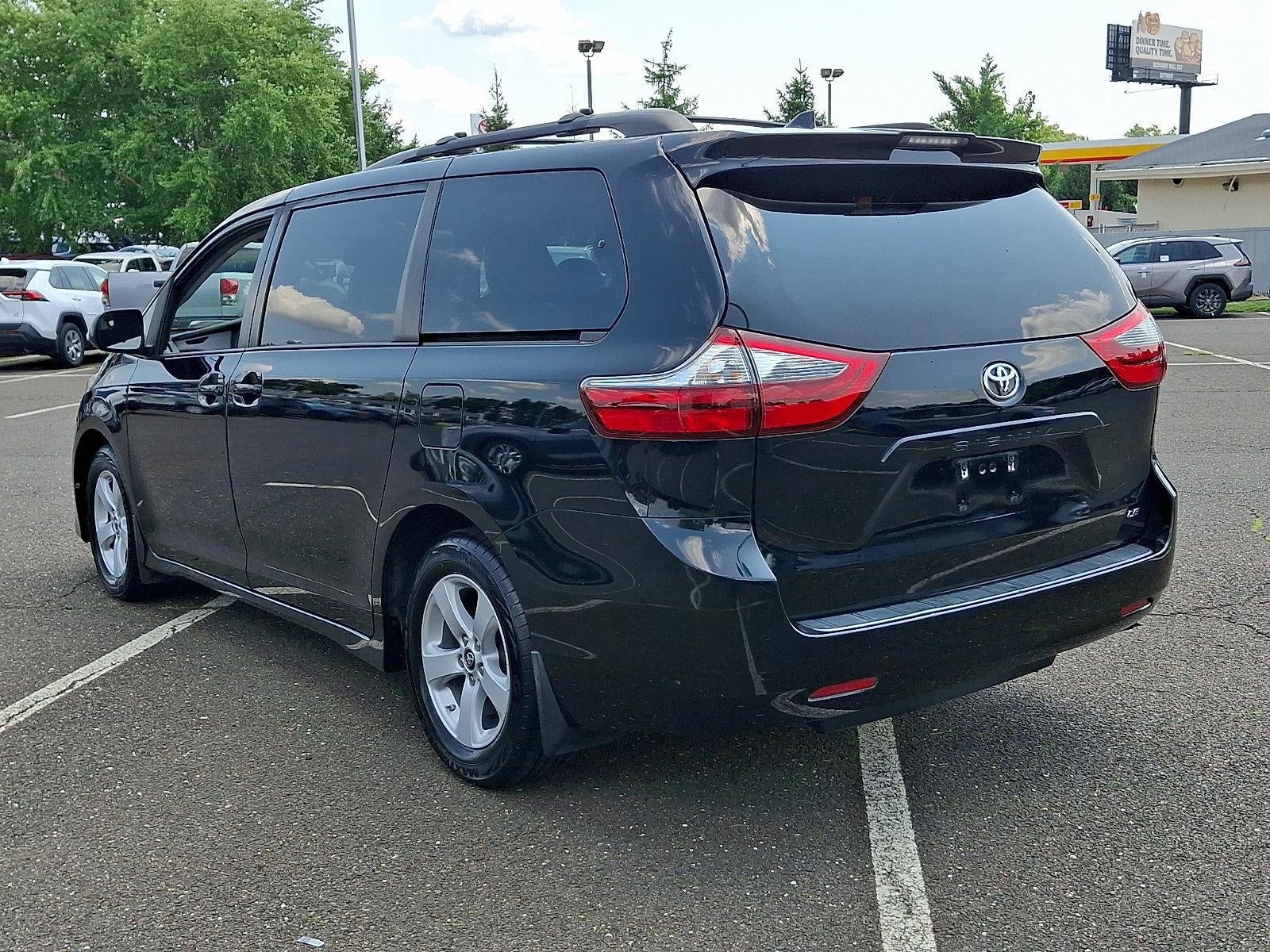 2020 Toyota Sienna LE FWD 8-Passenger (Natl)