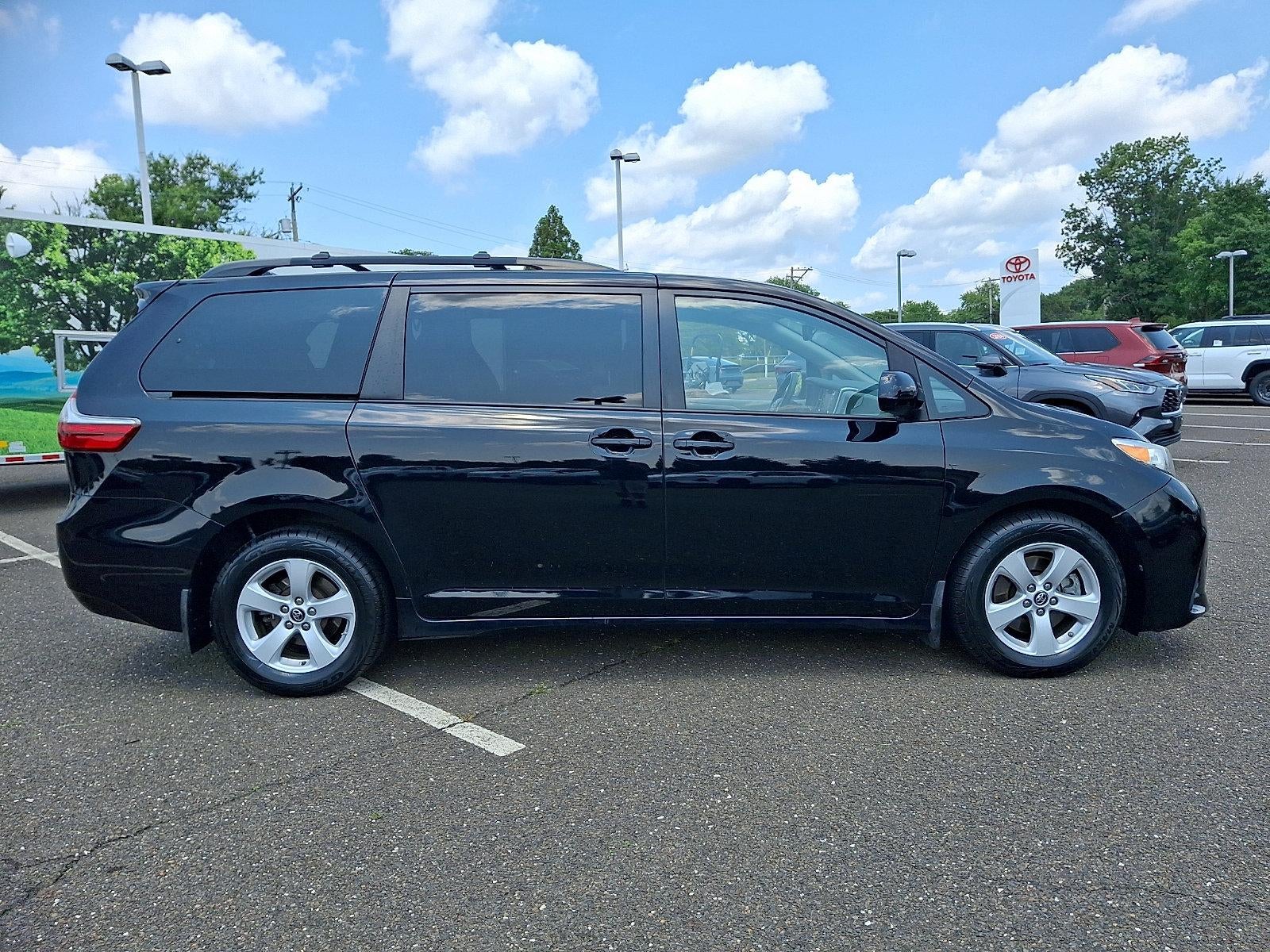 2020 Toyota Sienna LE FWD 8-Passenger (Natl)