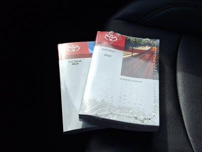 2025 Toyota Sienna XSE FWD 7-Passenger (Natl)