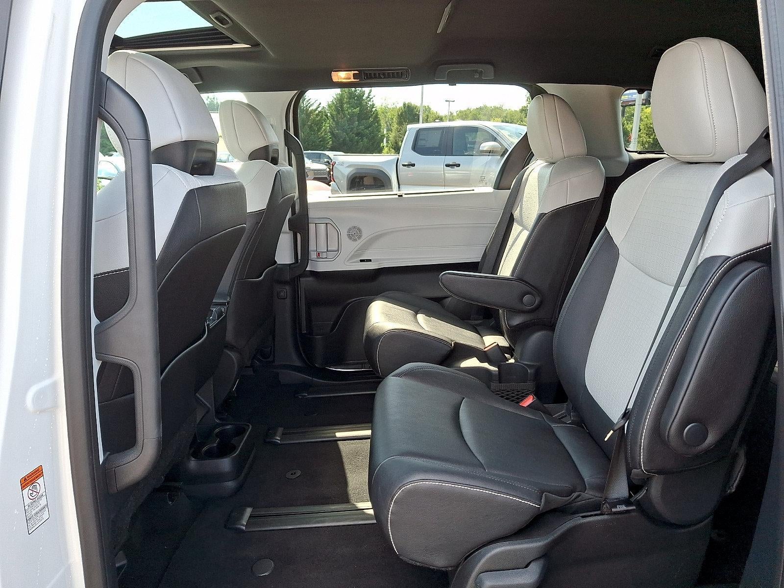 2026 Toyota Sienna XSE AWD 7-Passenger (Natl)