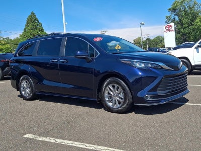 2025 Toyota Sienna XLE FWD 8-Passenger (Natl)