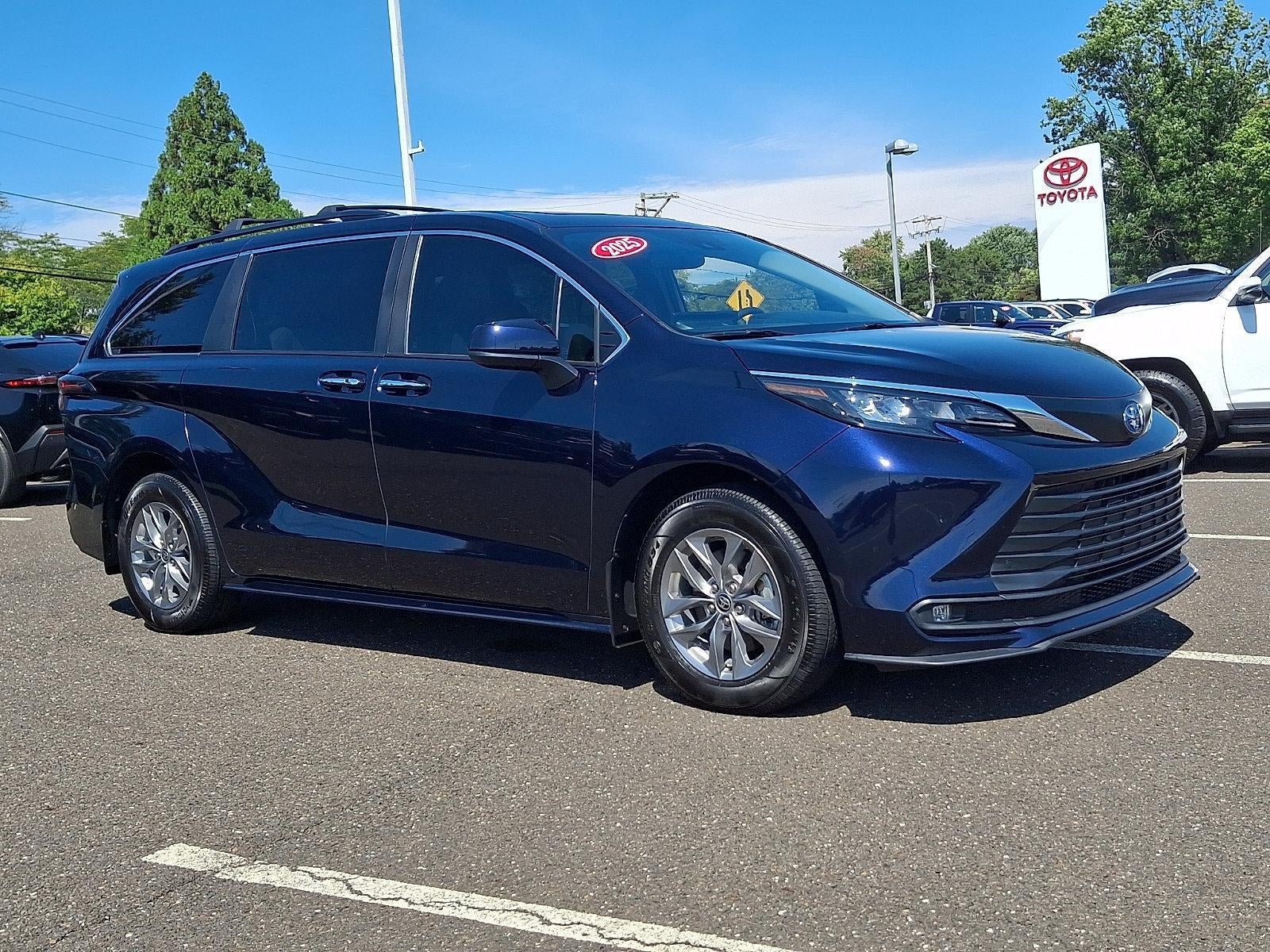 2025 Toyota Sienna XLE FWD 8-Passenger (Natl)