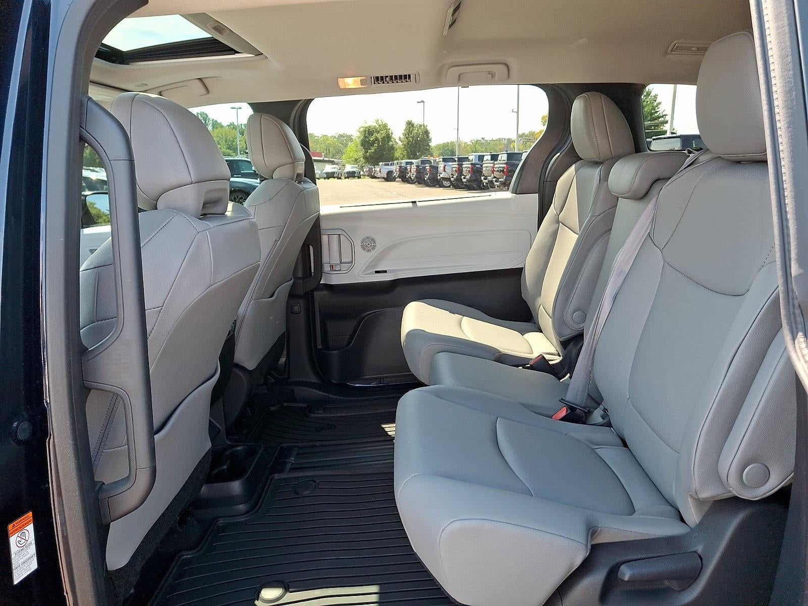 2025 Toyota Sienna XLE FWD 8-Passenger (Natl)