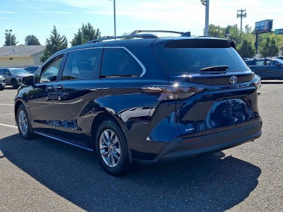 2025 Toyota Sienna XLE FWD 8-Passenger (Natl)