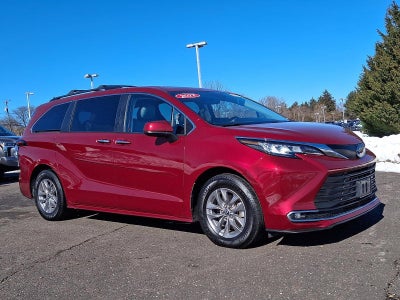 2022 Toyota Sienna XLE FWD 7-Passenger (Natl)