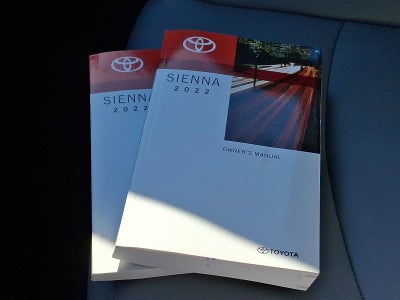 2022 Toyota Sienna XLE FWD 7-Passenger (Natl)