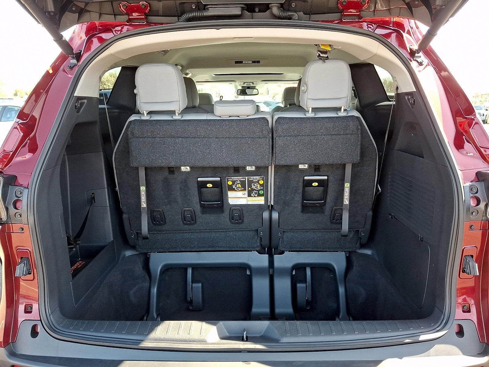 2025 Toyota Sienna XLE FWD 8-Passenger (Natl)