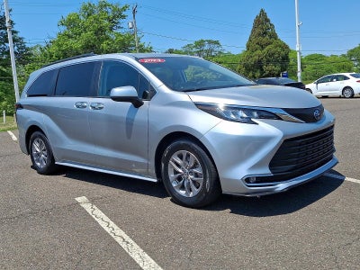 2023 Toyota Sienna XLE FWD 7-Passenger (Natl)