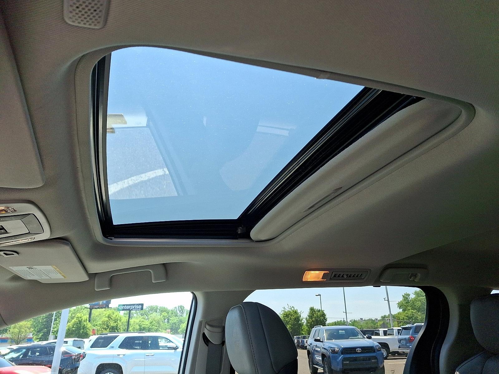 2023 Toyota Sienna XLE FWD 7-Passenger (Natl)