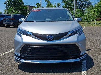 2023 Toyota Sienna XLE FWD 7-Passenger (Natl)