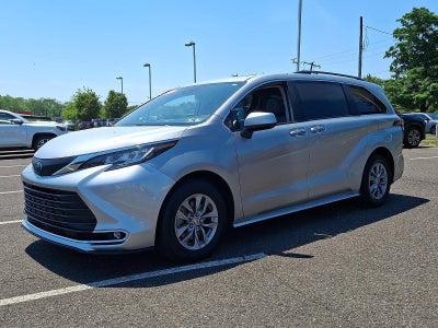 2023 Toyota Sienna XLE FWD 7-Passenger (Natl)