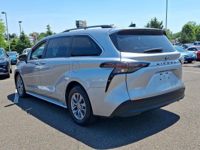 2023 Toyota Sienna XLE FWD 7-Passenger (Natl)