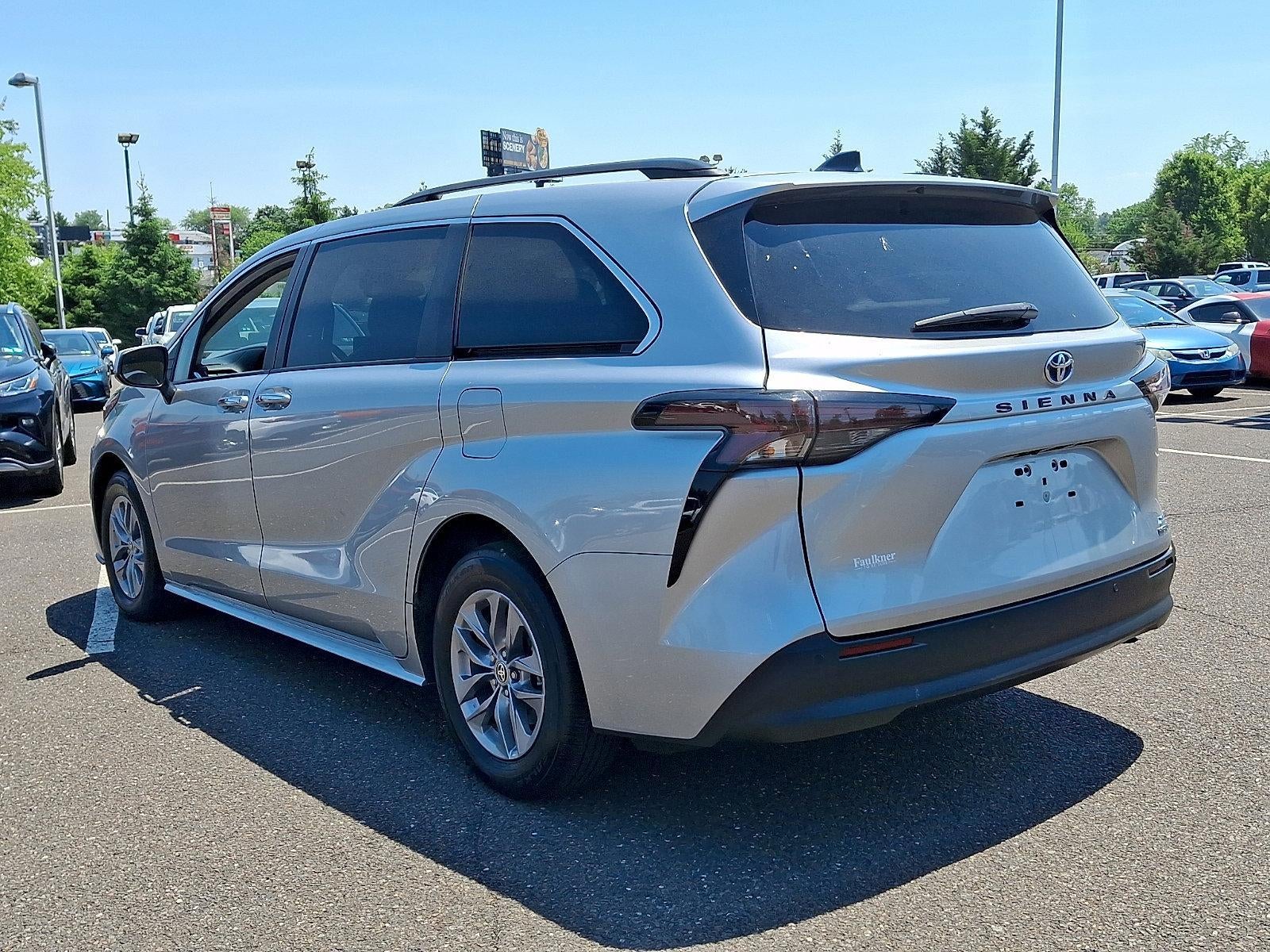 2023 Toyota Sienna XLE FWD 7-Passenger (Natl)