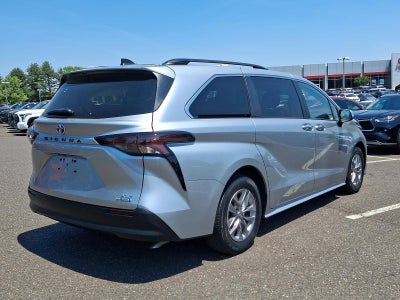 2023 Toyota Sienna XLE FWD 7-Passenger (Natl)