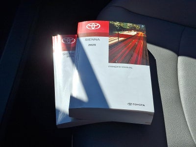 2025 Toyota Sienna XLE AWD 7-Passenger (Natl)