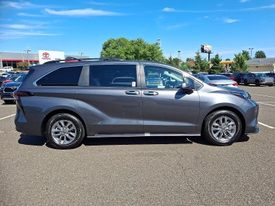 2025 Toyota Sienna XLE AWD 7-Passenger (Natl)