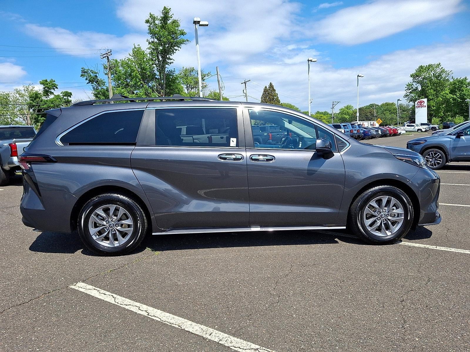 2025 Toyota Sienna XLE AWD 7-Passenger (Natl)
