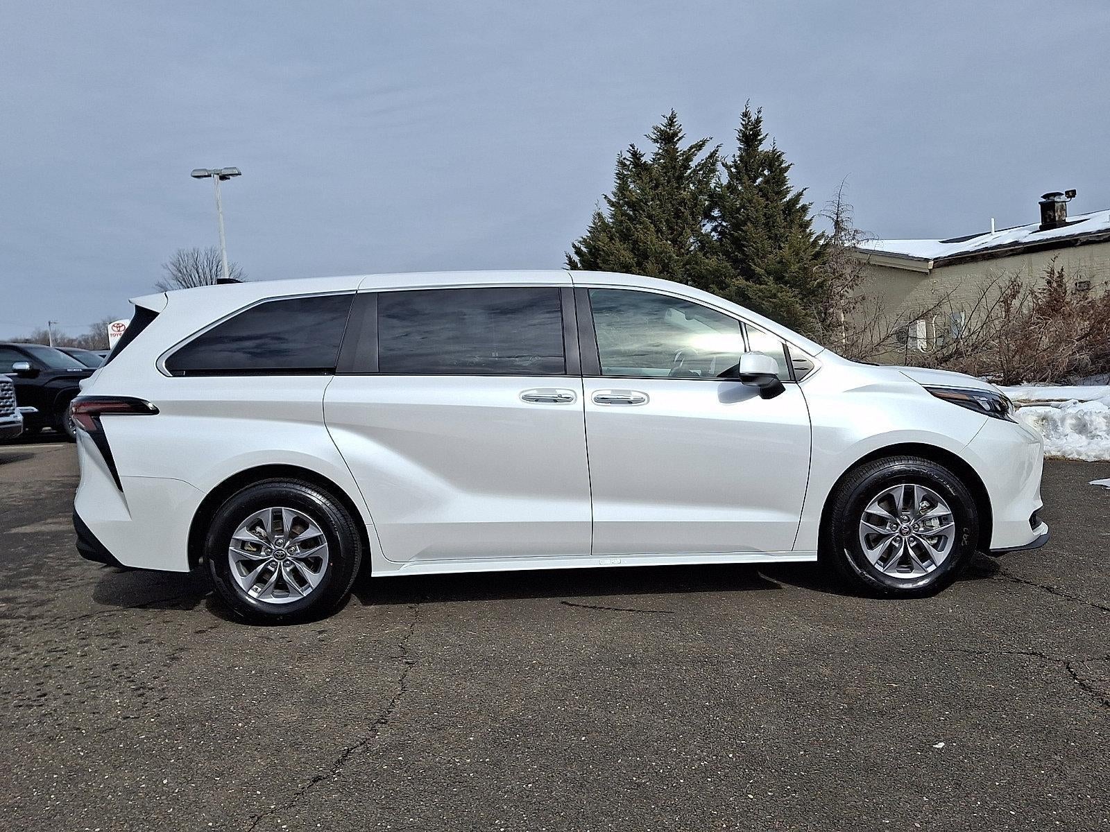 2025 Toyota Sienna XLE AWD 7-Passenger (Natl)
