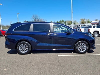 2025 Toyota Sienna XLE AWD 7-Passenger (Natl)