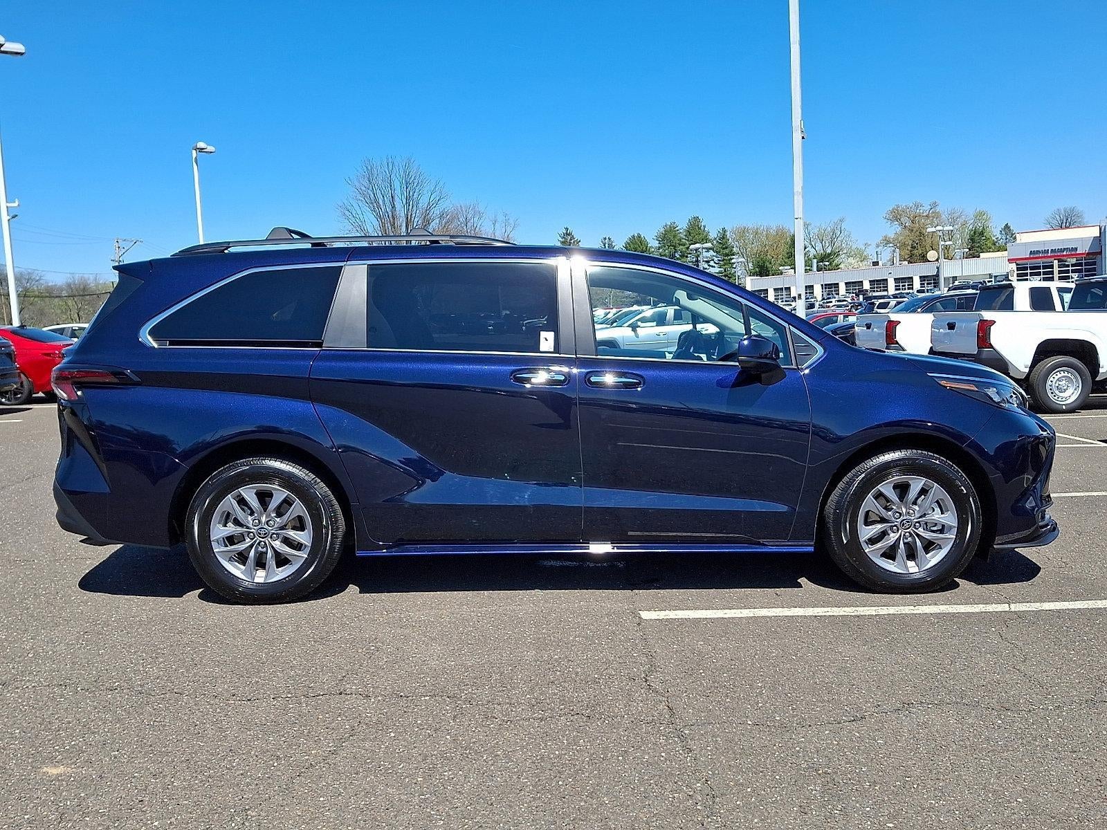 2025 Toyota Sienna XLE AWD 7-Passenger (Natl)